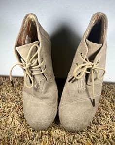 TOMS Desert Wedge Taupe Suede Lace Up Ankle Booties Women 9 Boho